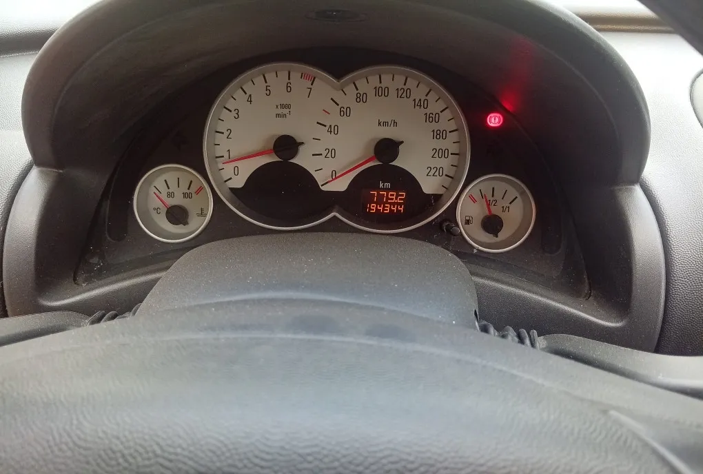 Opel corsa C twiport 1 600 eur