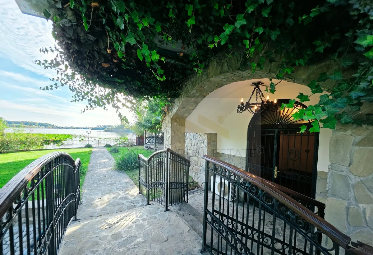 Snagov Vila cu ponton privat la Lacul Snagov casa de oaspeti crama 1 768 mp