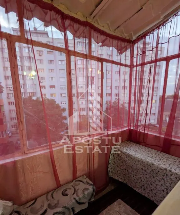 Apartament cu 3 camere etaj intermediar zona Sagului