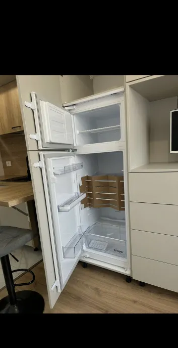 Proprietar vand garsoniera renovata Rogerius