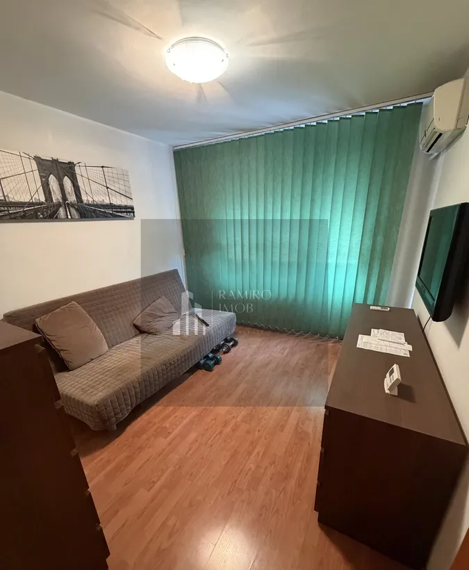 Piata Resita apartament 2 camere decomandat centrala proprie