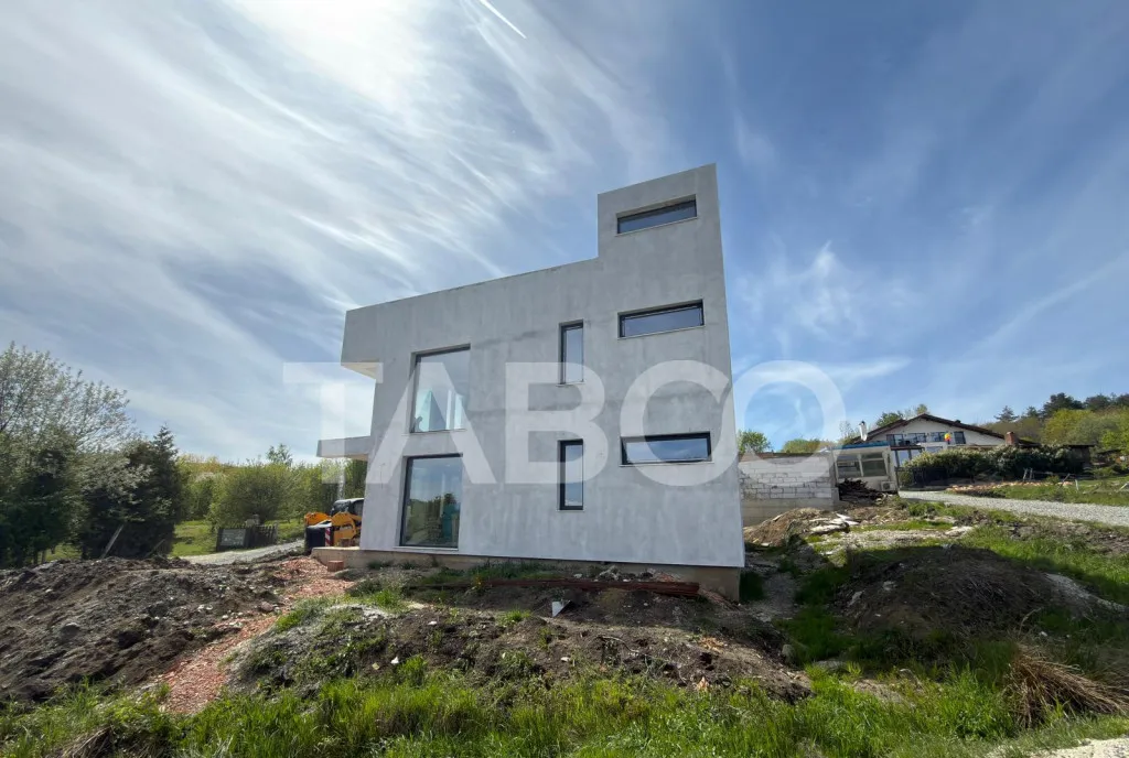 Vila premium Cisnadioara - panorama piscina infinity si te