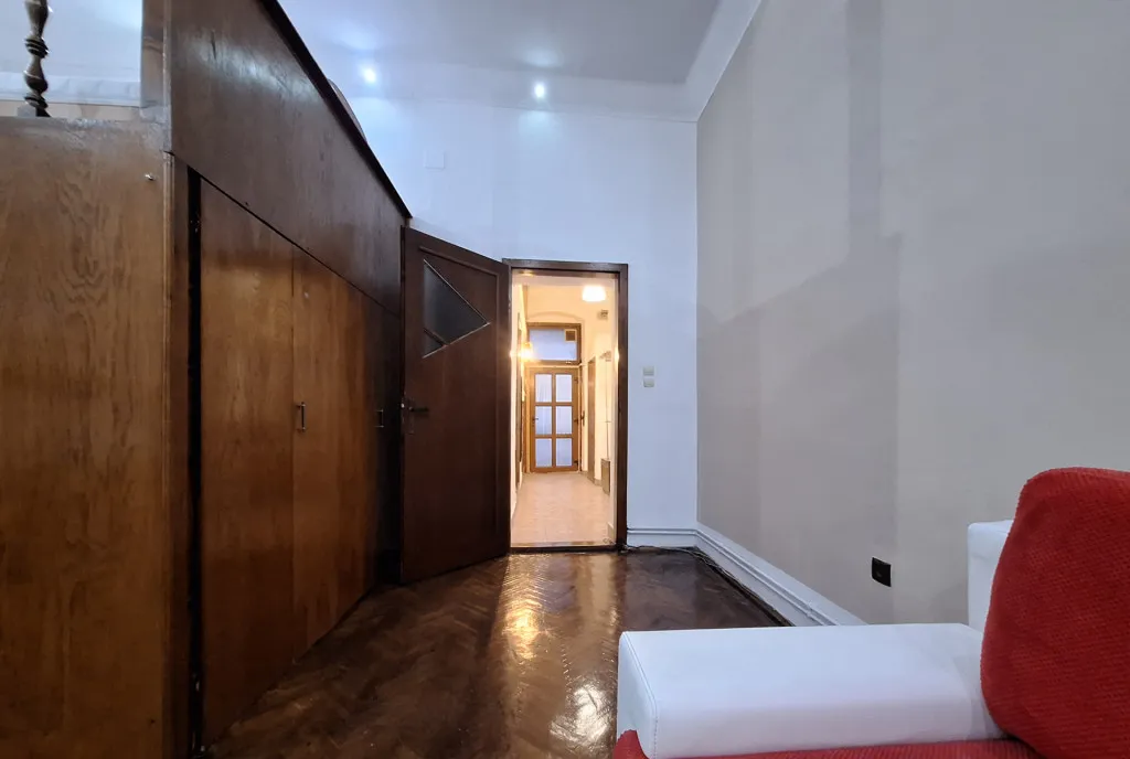 Ultracentral Apartament cu 1 camera in cladire istorica