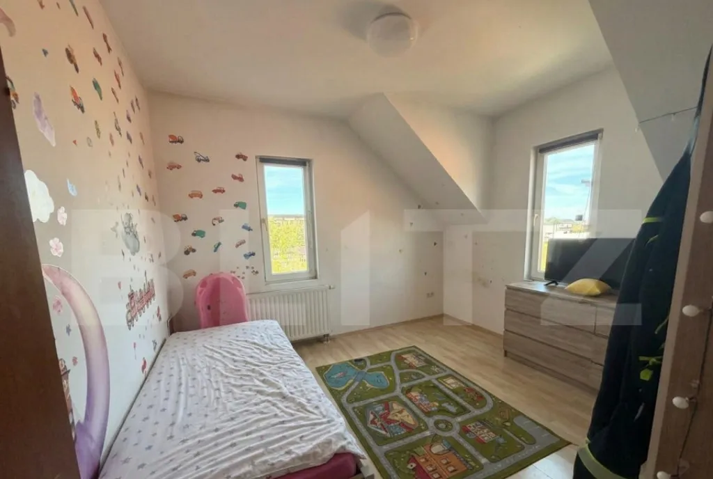 De vanzare Casa P 1 cu garaj si teren de 498 mp -