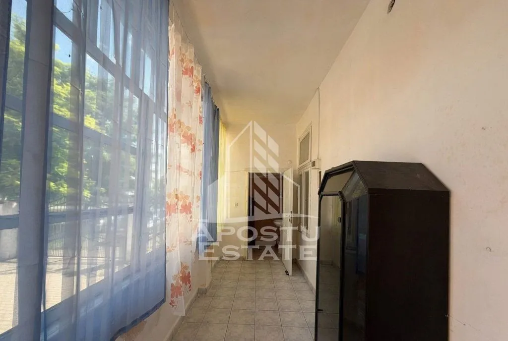 Casa de vanzare in Sandra 5755 mp teren acoperis nou