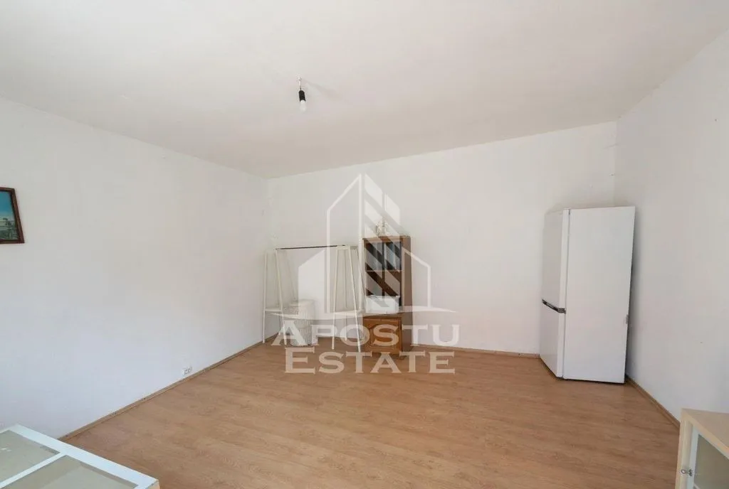 Casa de vanzare in Sandra 5755 mp teren acoperis nou