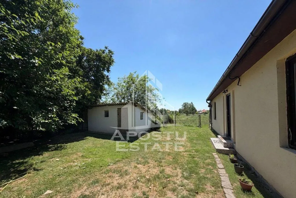 Casa constructie de vanzare 2 locuinte teren 2298 mp Giulvaz