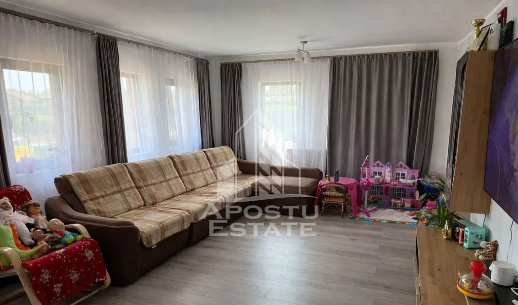 Casa pe parter cu 4 camere teren 711 mp Urseni