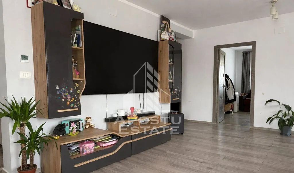 Casa pe parter cu 4 camere teren 711 mp Urseni