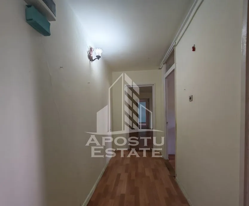 Apartament de vanzare cu 3 camere 2 bai 2 balcoane zona Aradului