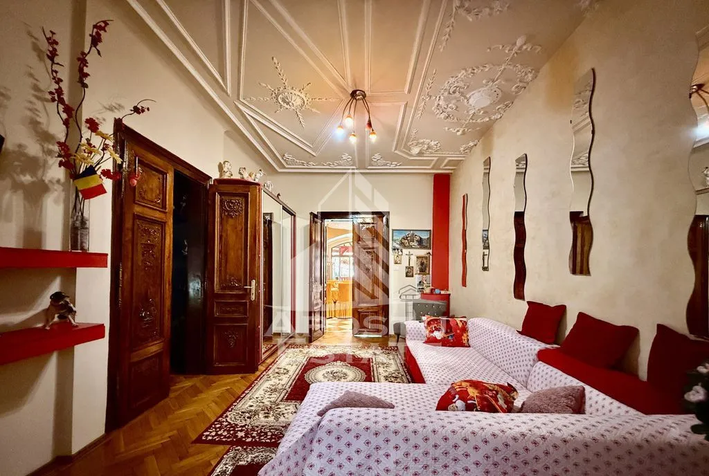 Apartament cu 3 camere semidecomandat etajul 2 zona Centrala
