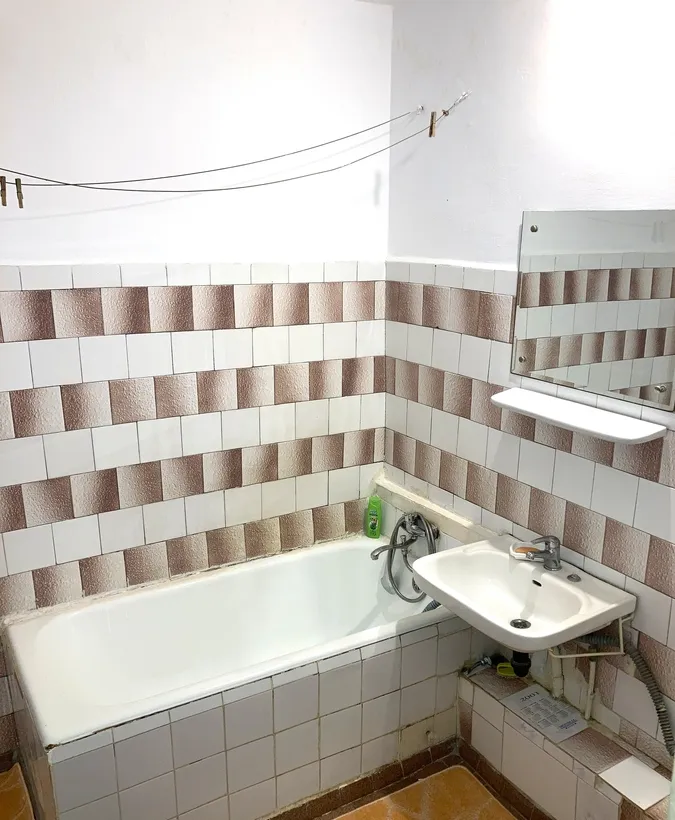 Rahova / str margeanului colt cu str barca /3 camere cu 2 bai/