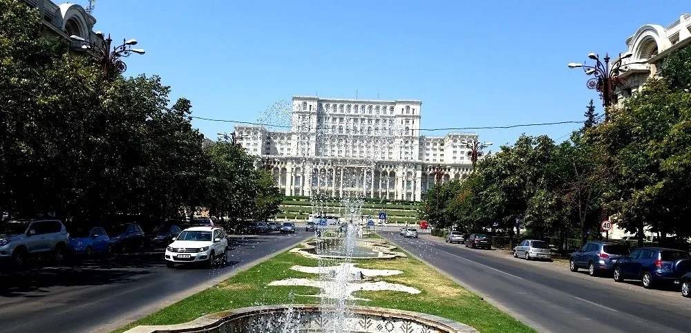 Unirii Fantani proprietar etaj 1 terasa gradina la ap 5 camere la metrou
