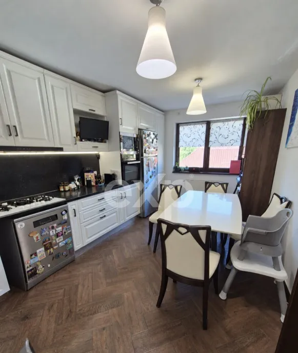 Apartament de 4 camere de vanzare - brasov zona strazi