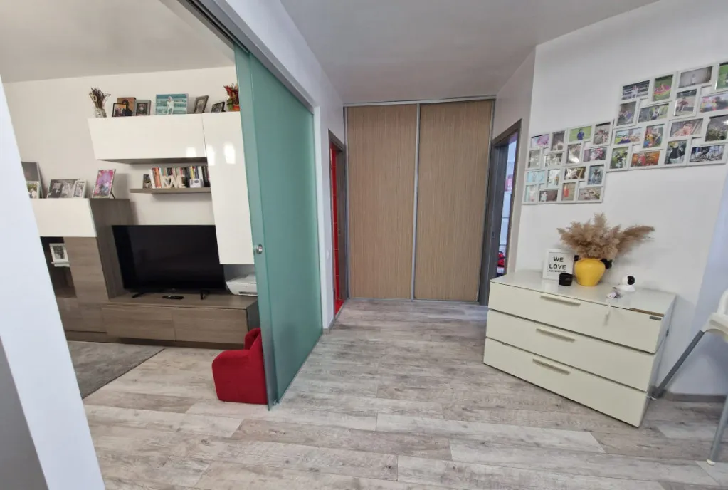 Apartament 3 camere 58 6 mp Zona Florilor