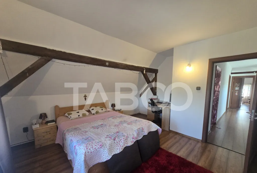 Casa de vanzare 7 camere 2 bai 3312 mp teren Sura
