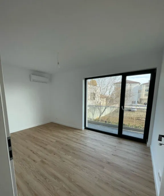 Vile triplex moderne Chiajna zona linistita constructie