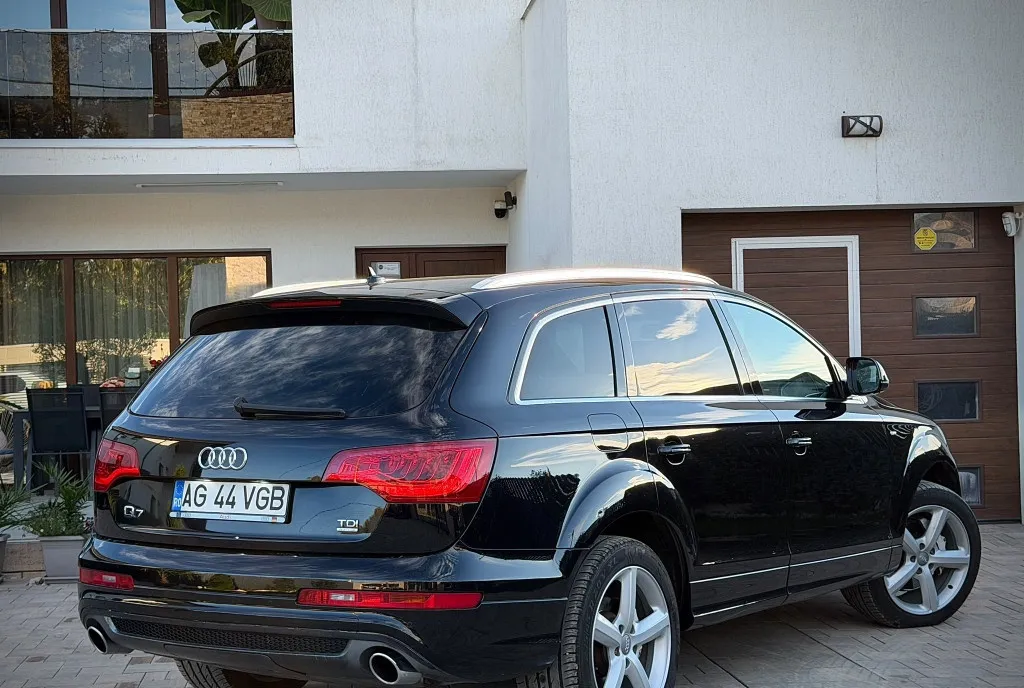 Audi Q7 Autoutilitara cu Locuri 11 900 eur