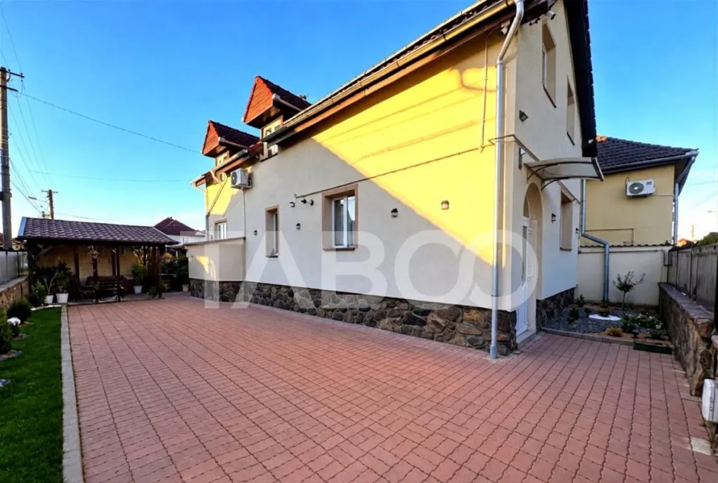 Casa de vanzare cu 2 fronturi stradale zona Tigl