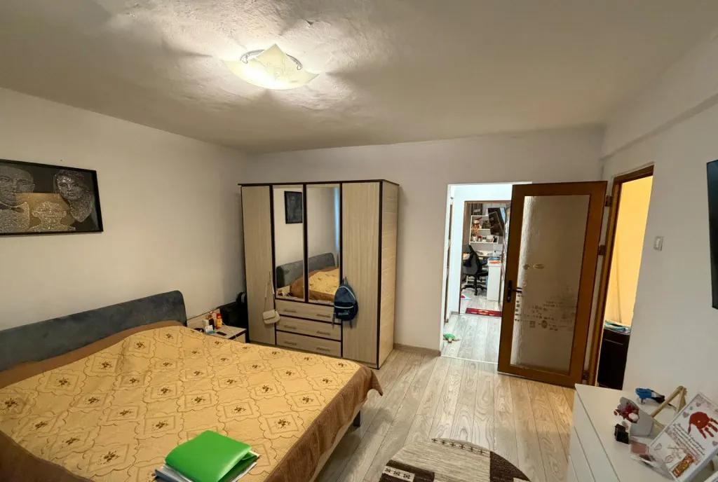Apartament 2 camere de vanzare - renovat mobilat si uti