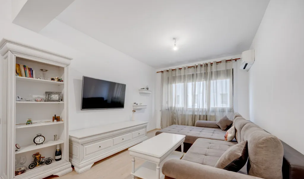 Apartament 2 camere Titan 1 Decembrie decomandat bloc cu
