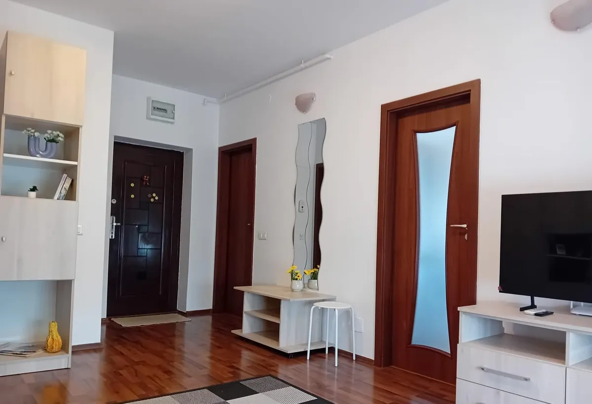 Garsoniera Titan - Rasarit de Soare bloc 2009 33 mp parcare paza 24/7