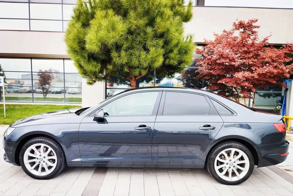 Audi A4 2 0 Tdi 150 cp Matrix 9 999 eur