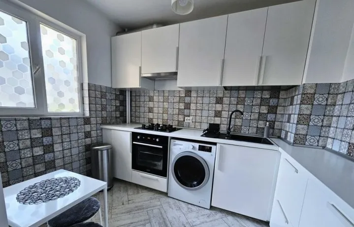 Apartament 3 camere decomandat renovat integral - Tineretului