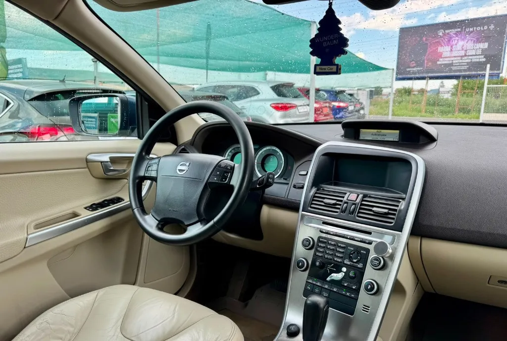 Volvo XC 60 D4 AWD Geartronic Summum 7 990 eur