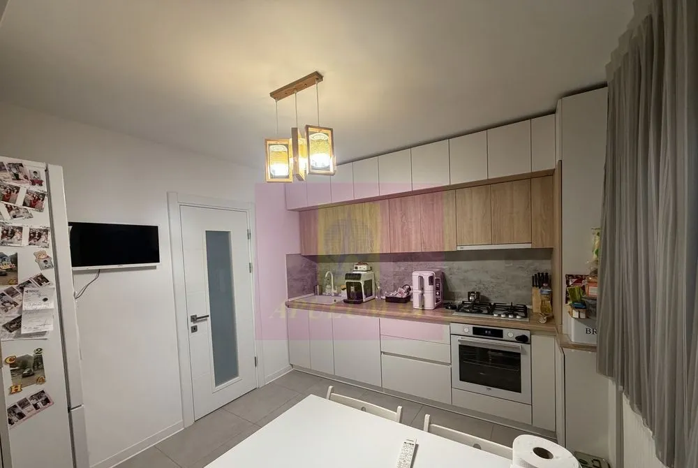 Apartament de vanzare 3 camere Mall Vitan cu Centrala proprie