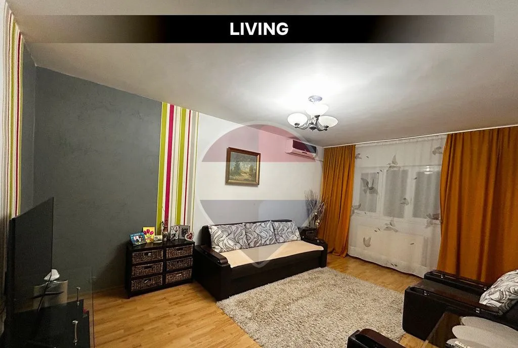 Apartament cu 3 camere de vanzare strada Petru Rares