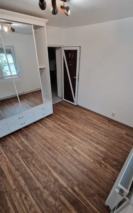 Vand apartament 3 camere decomandat in Iasi str Vamasoaia utilat