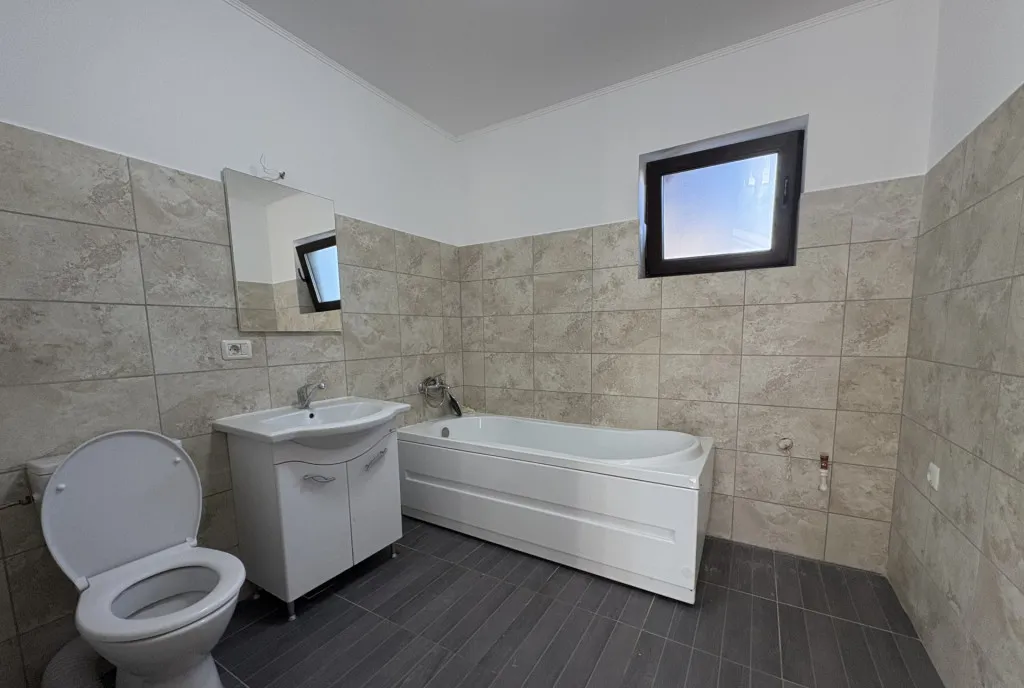 92000euro Apartament 3 camere renovat ct liber