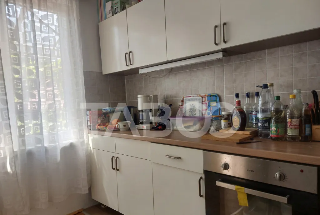 Casa si curte 2 corpuri de casa separate 4 camer