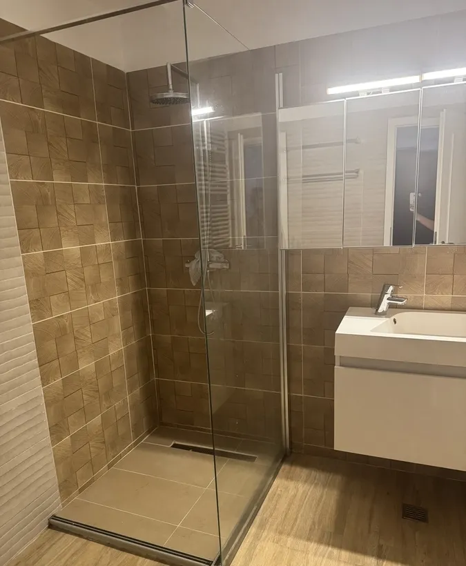 Aviatiei vand apartament spatios 3 camere parcare inclusa