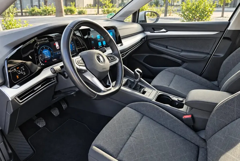 Volkswagen Golf VIII Variant 2 0 TDI ndash 2022 ndash Digital Cockpit - TVA Deductibil 13 900 eur