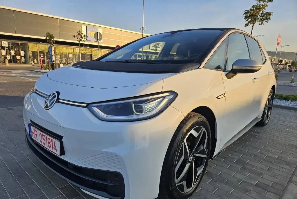Volkswagen ID 3 1ST PLUS Pro Performance ndash 58 kWh ndash 204 CP ndash TVA deductibila 16 799 eur