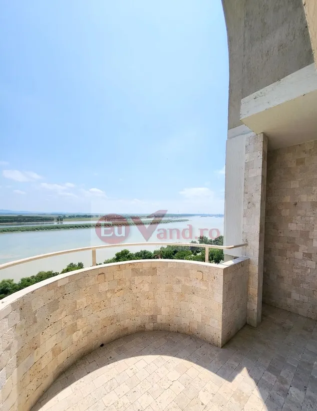De vanzare apart 3 camere Faleza vedere Dunare 78 mp renovat premium