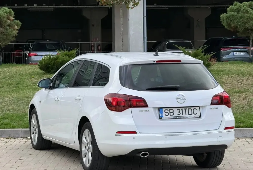 Opel astra 2015 2 0 CDTI 3 500 eur