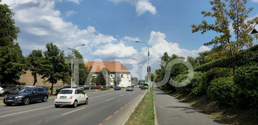 Apartament de vanzare 3 camere zona Bulevardului Corneliu Co