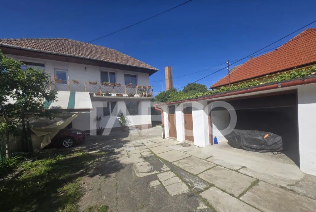 Casa de vanzare 260mp 7 camere curte 113mp in zona Trei Stej