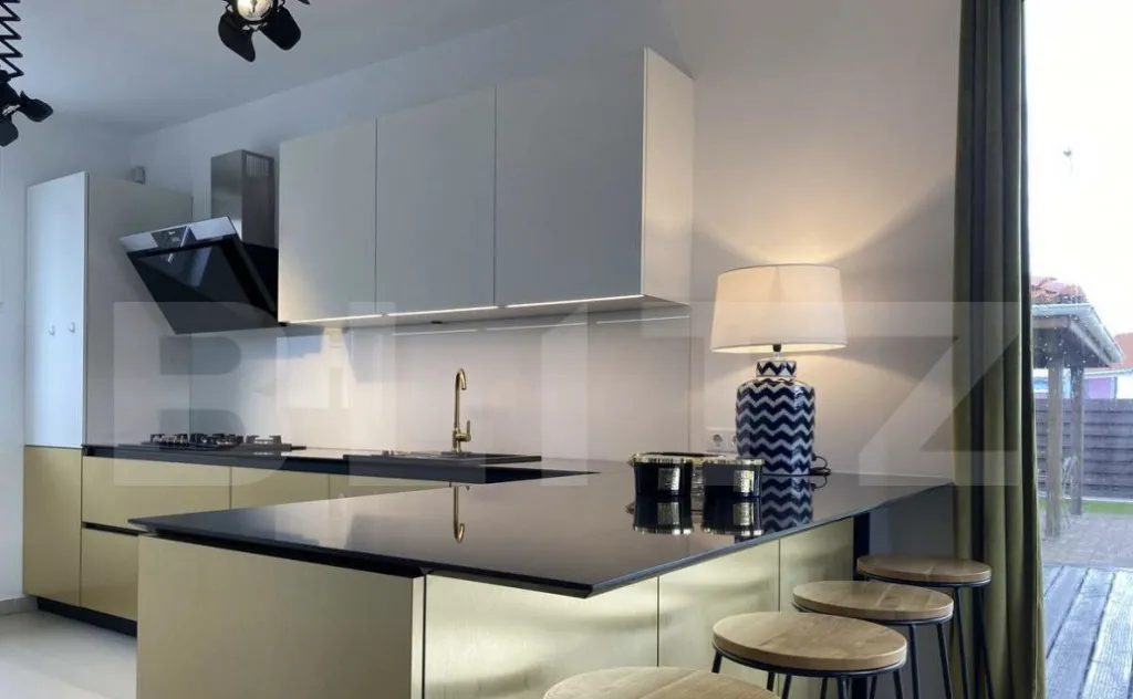 Apartament luminos 2 camere Balcon generos Etaj interm
