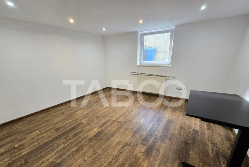 Casa de vanzare 6 camere teren 650 garaj Piata C