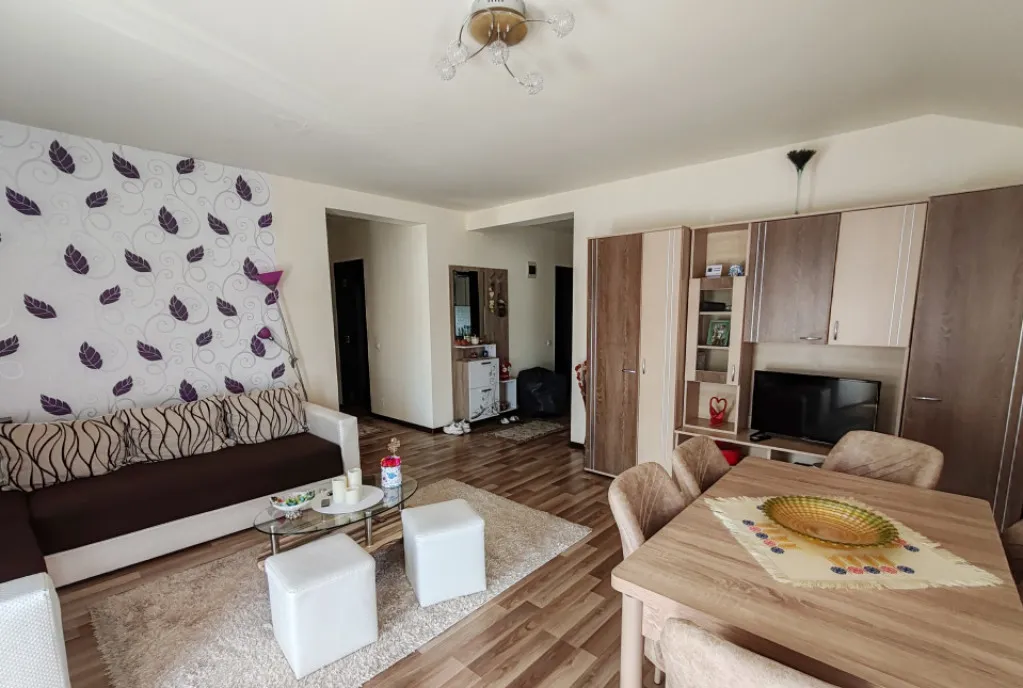 Apartament 3 camere 81 mp 2 balcoane parcare zona Steja