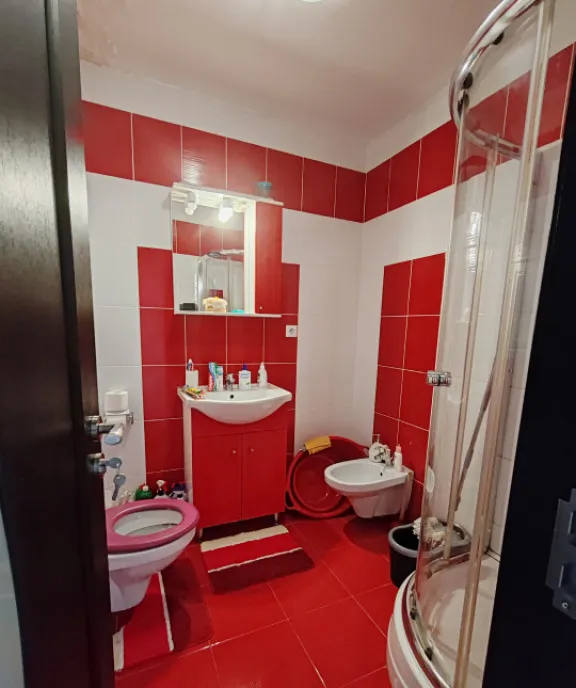 Apartament 3 camere 81 mp 2 balcoane parcare zona Steja