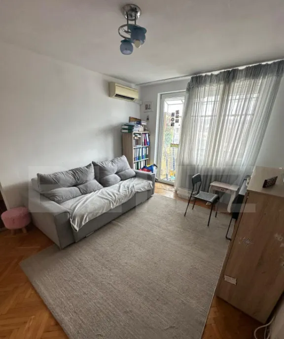 Apartament 3 camere semidecomandat 54 mp balcon orientar
