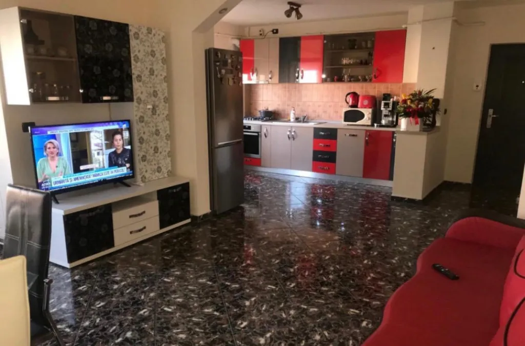 Apartament decomandat 3 camere 71 86 mp 2 bai zona 1 Mai