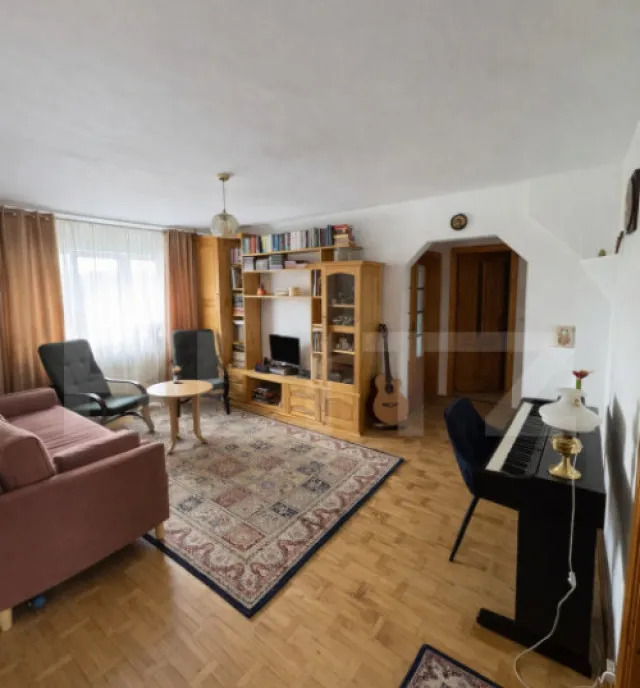 Apartament 4 camere decomandat 82 mp 2 bai etaj intermed
