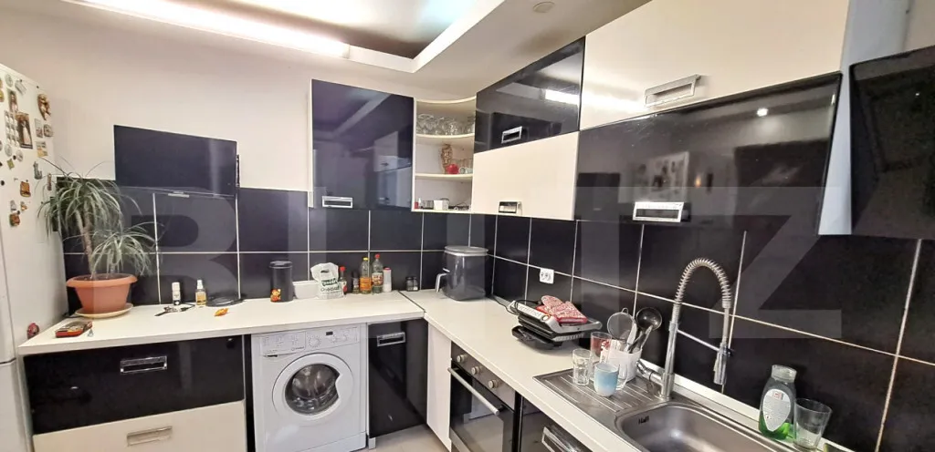 Apartament 4 camere 76 60 mp zona Tractorul