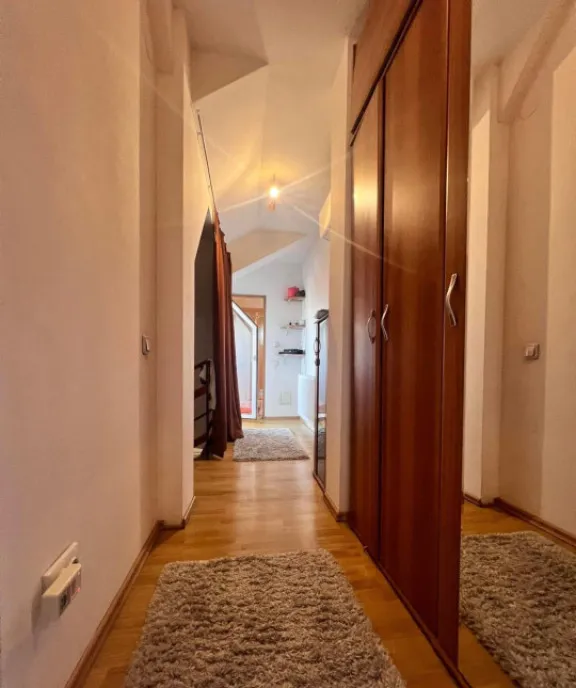 Apartament 4 camere decomandat cu scara interioara Zona Sar